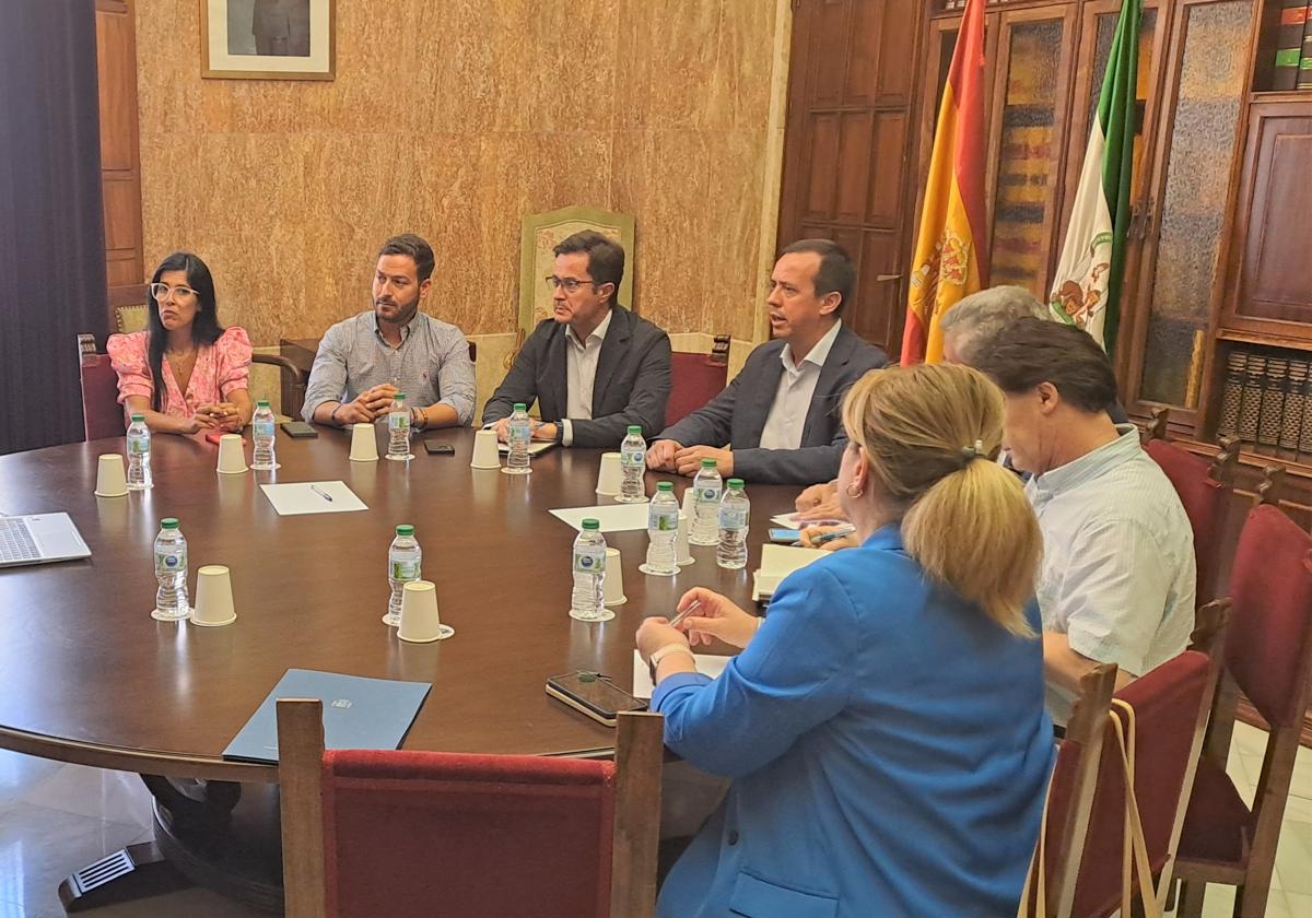 Un espigón, un muro y un millón de metros cúbicos de arena, solución para la playa de Balerma