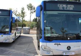 Un servicio especial de autobuses permite disfrutar de playa y ocio nocturno
