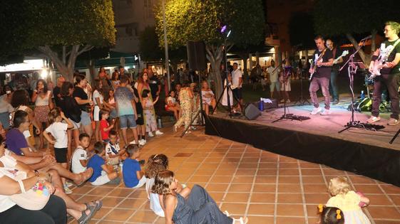 Almerimar se ilumina en su VI Noche en Vela