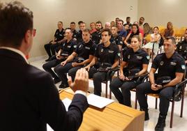 Cinco nuevos agentes se incorporan al cuerpo de la Policía Local