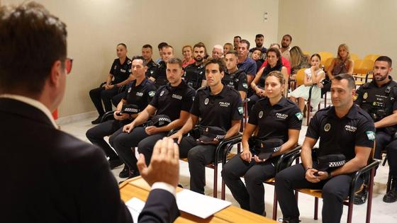 Cinco nuevos agentes se incorporan al cuerpo de la Policía Local