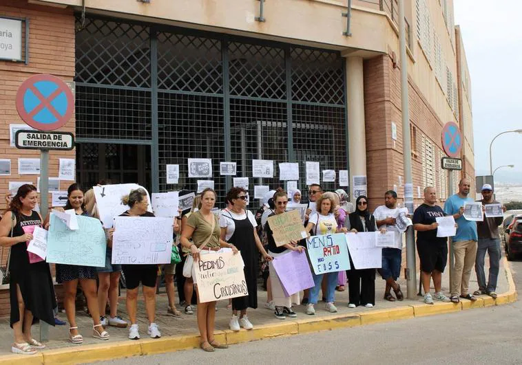 Padres del IES Francisco Montoya protestan por la masificación de sus aulas