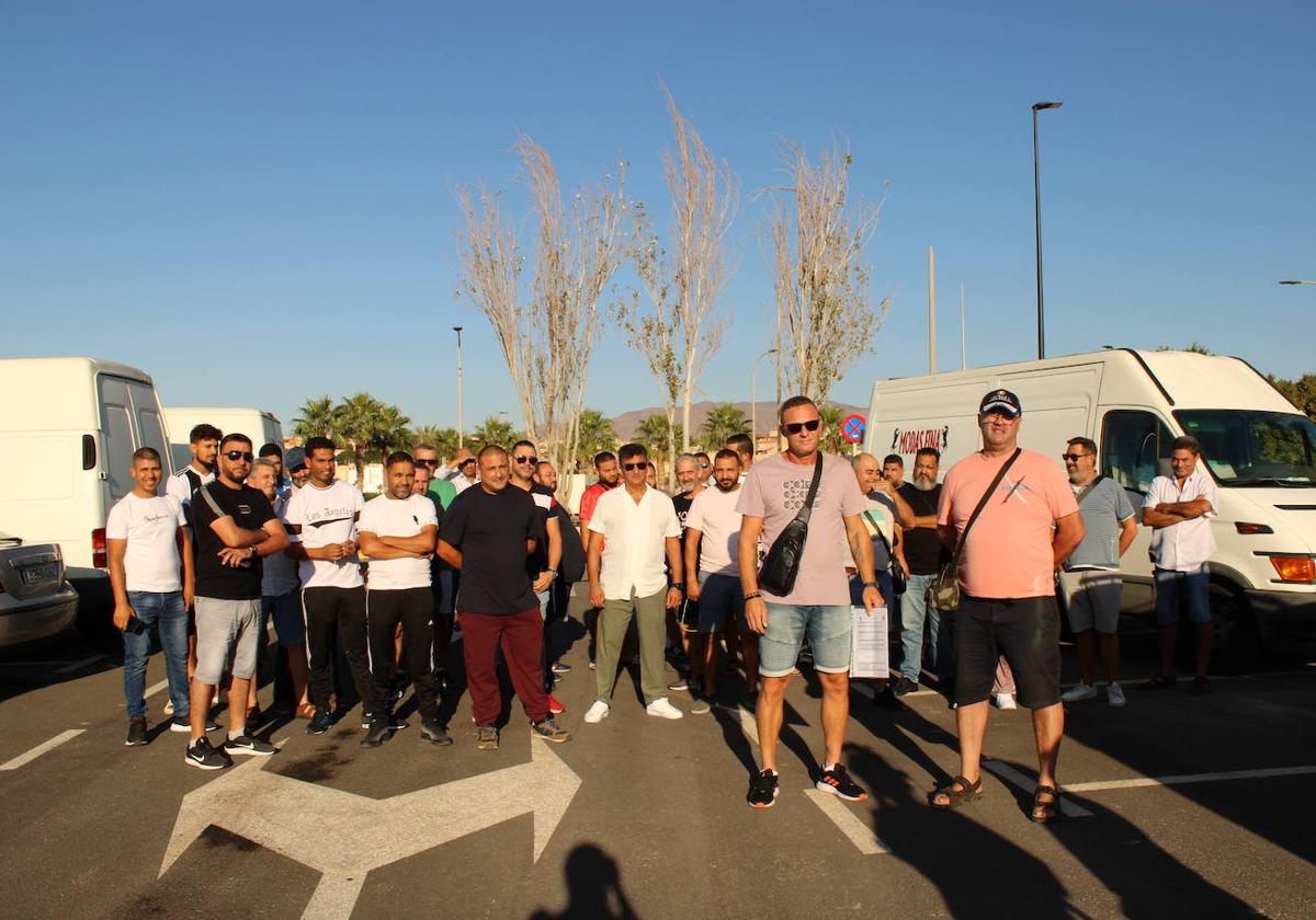 Los comerciantes del mercadillo de El Ejido piden que les dejen trabajar todas las semanas
