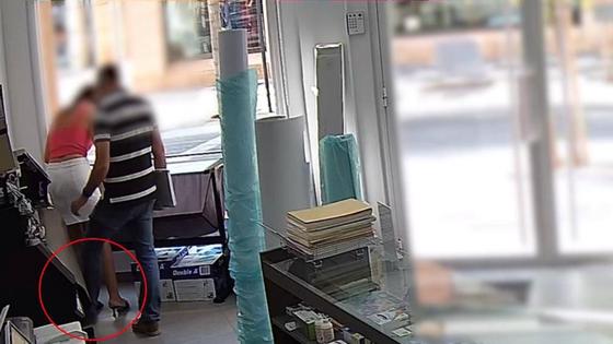El juez denegó la orden de alejamiento al detenido por grabar con una cámara espía a una trabajadora en El Ejido