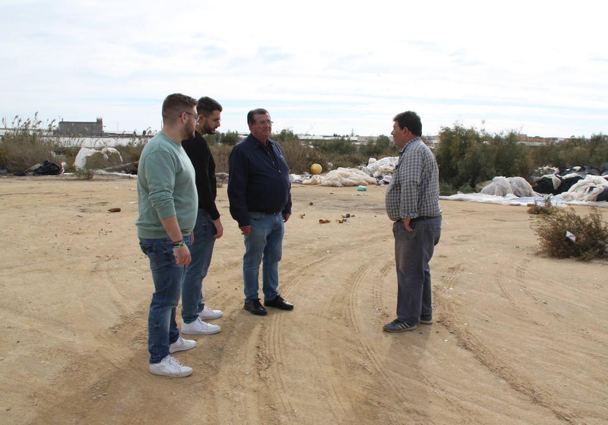 El PSOE exige inversiones en las olvidadas pistas deportivas de Matagorda