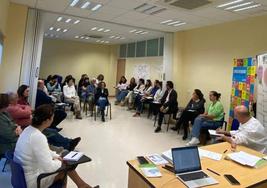 La Oficina del Defensor del Pueblo recoge un centenar de quejas a su paso por el Poniente