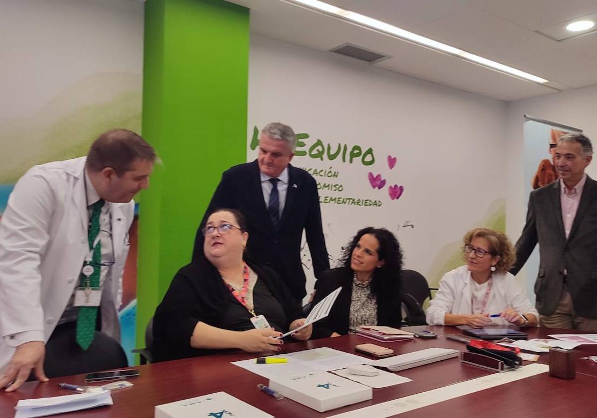El Hospital de Poniente facilita que enfermos en fase terminal se despidan de sus mascotas