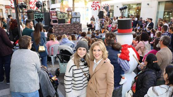 El centro de El Ejido se convierte en el 'Cuento de Navidad' de Charles Dickens