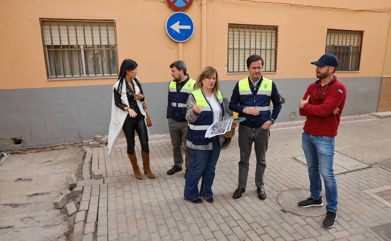 Las obras de adoquinado y accesibilidad en Balerma dejan calles más anchas