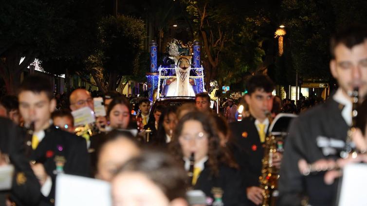 Una espectacular Cabalgata de Reyes Magos reparte ilusión a miles de niños en El Ejido