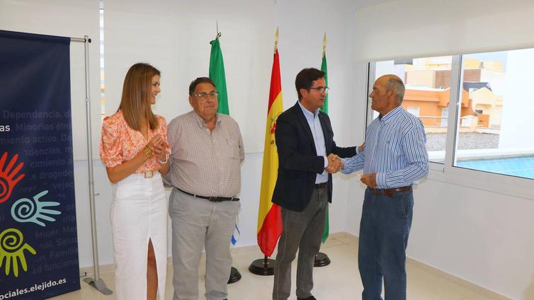 El Ayuntamiento entrega 30.000 euros a las 12 asociaciones de mayores de El Ejido