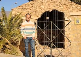 Antonio Callejón en el enterramiento funerario Daymun, en El Ejido.