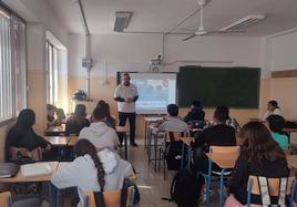 El IES Santo Domingo se une al programa 'Para, piensa, conéctate'