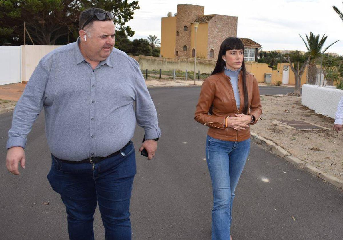 VOX denuncia que Almerimar I se haya quedado fuera de las obras de acerado