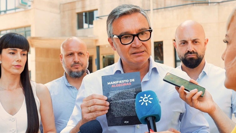 Vox critica traslado de «inmigrantes ilegales» a El Ejido: «Hay que frenar la política de puertas abiertas»