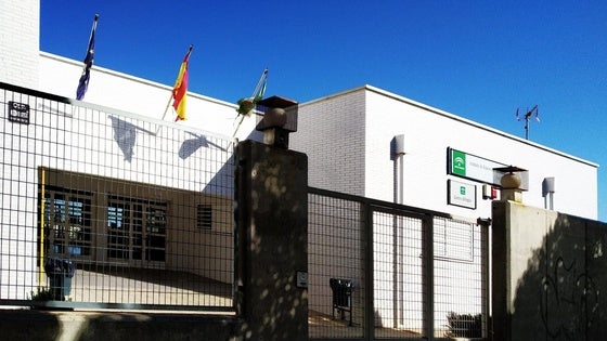 Fallece un trabajador tras precipitarse varios metros en las obras del IES Luz de Mar de El Ejido