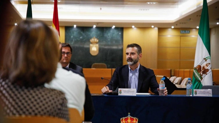 Fernández-Pacheco se reúne con el sector hortofrutícola de invernadero de Almería y Granada