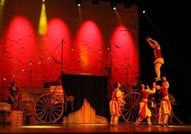 Uno de los momentos del espectáculo Ambulant, en la Gala de presentación del Festival de Teatro.