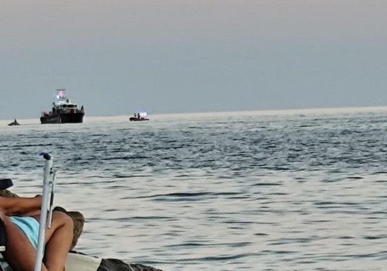 Guardia Civil en el rescate del cadáver en Balerma.