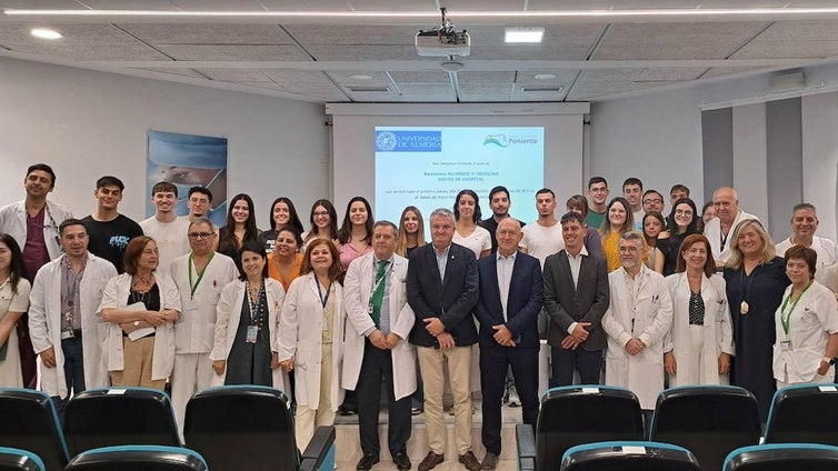 Una veintena de estudiantes de Medicina de Almería inician sus prácticas en el Poniente
