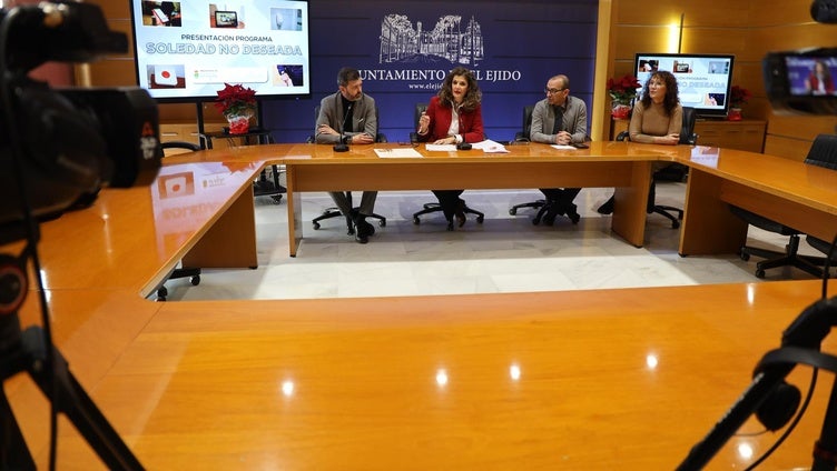 El Ejido incrementa el acompañamiento a los mayores en soledad no deseada
