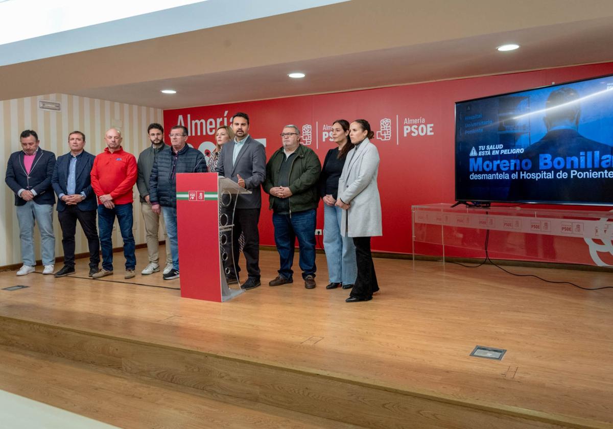 El PSOE denuncia que el Hospital de Poniente tiene casi la mitad de profesionales y quirófanos que la media andaluza