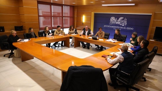El Ejido mejorará el tránsito y los servicios de las calles Sierra de Alcaraz y de Aracena