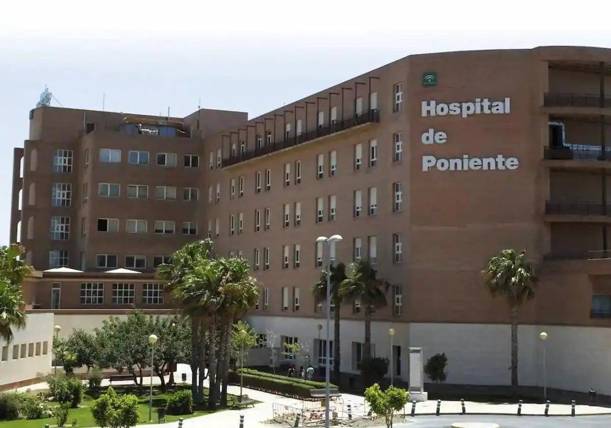 Agreden a un vigilante de seguridad en el Hospital de Poniente y reclama más medios de protección