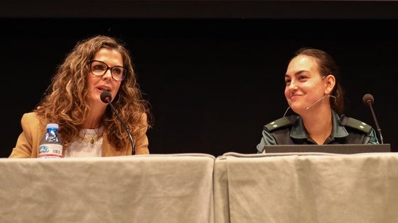 La teniente de la Guardia Civil Irene Buján ofrece una charla bajo el título 'Mujeres referentes'