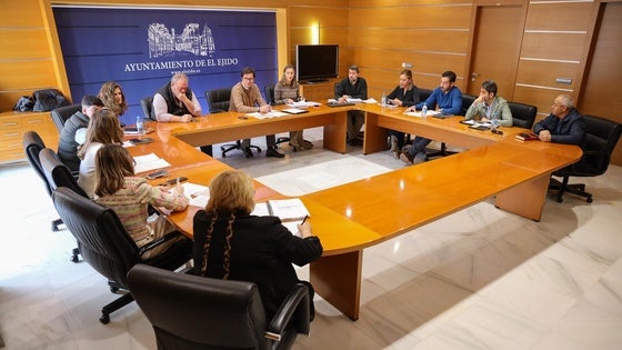 El Ejido remodelará el pavimento de la zona antigua del cementerio