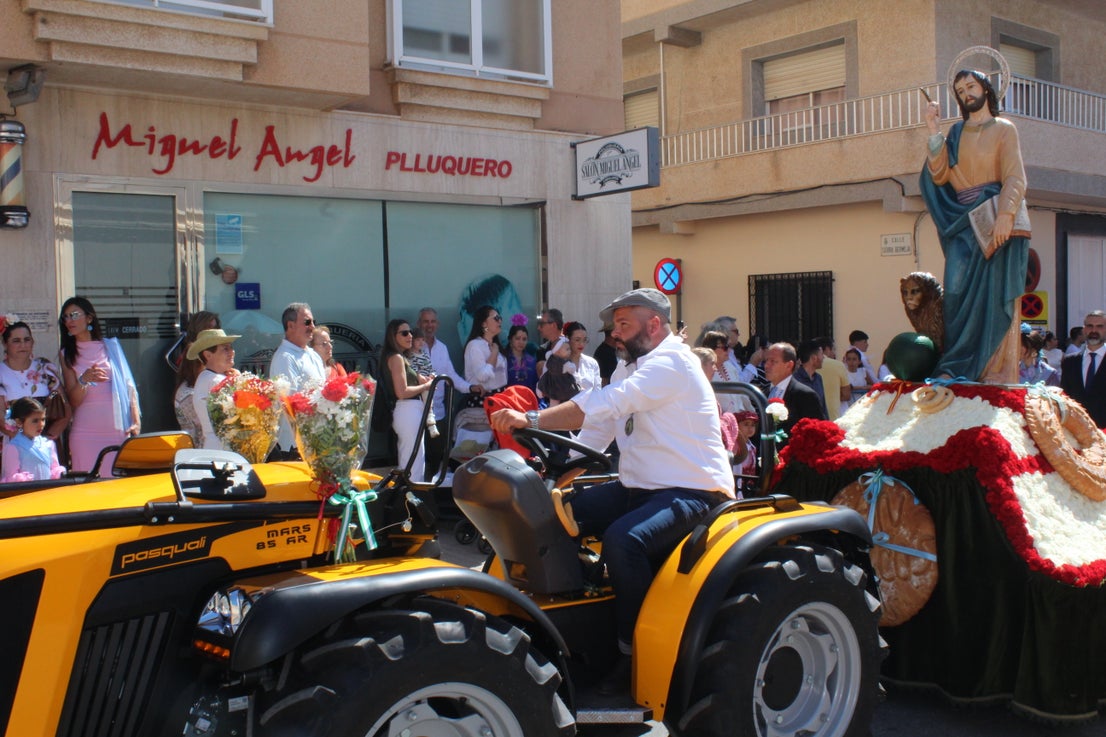 Colorido en la procesión - romería de San Marcos, en imágenes