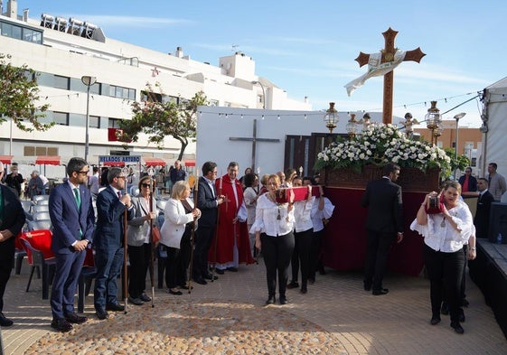 La procesión recorrió varias calles de la barriada ejidense.