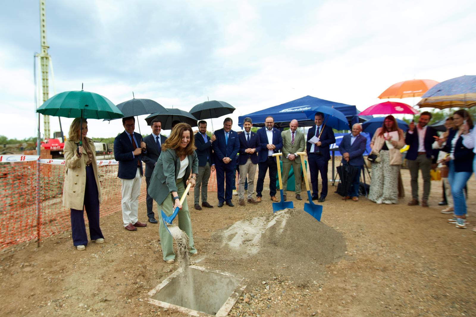 La colocación de la primera piedra del IES Almerimar, en imágenes