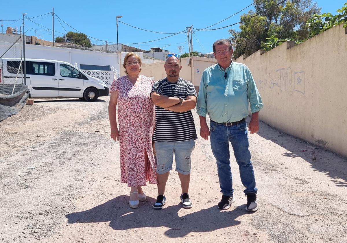 Concejales del PSOE visitan este barrio del municipio ejidense.