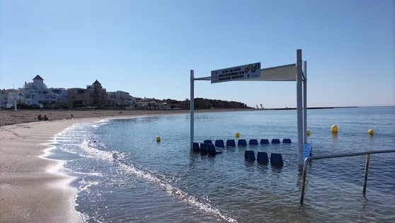 Finalizan los trabajos de instalación de la nueva zona de baño en Playa de Levante