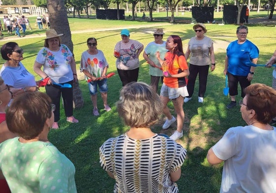 Una de las actividades de la Semana del Mayor en el que participaron muchas vecinas de El Ejido.