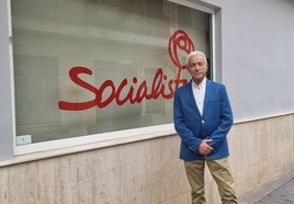 Manuel Pérez Galindo en la sede de la formación socialista.