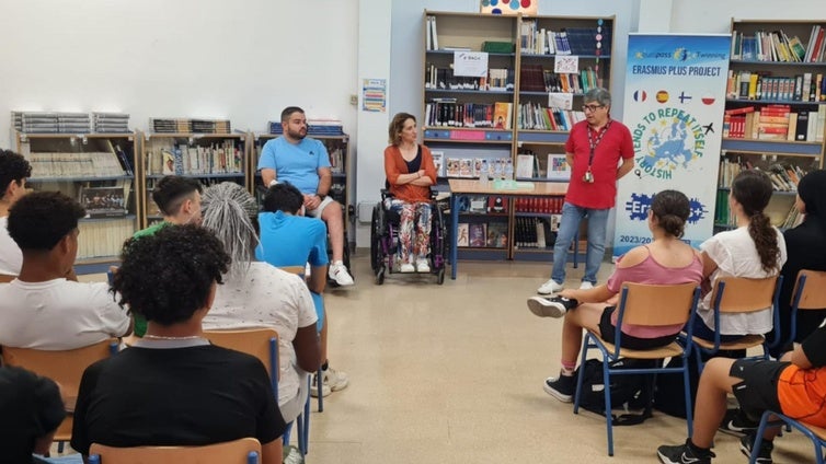 Aspaym Andalucía realiza una campaña sobre Educación Vial en el IES Francisco Montoya