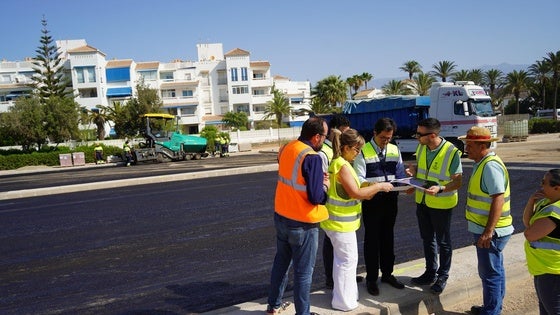 Las obras de remodelación del aparcamiento junto al campo de rugby de El Ejido, en su recta final