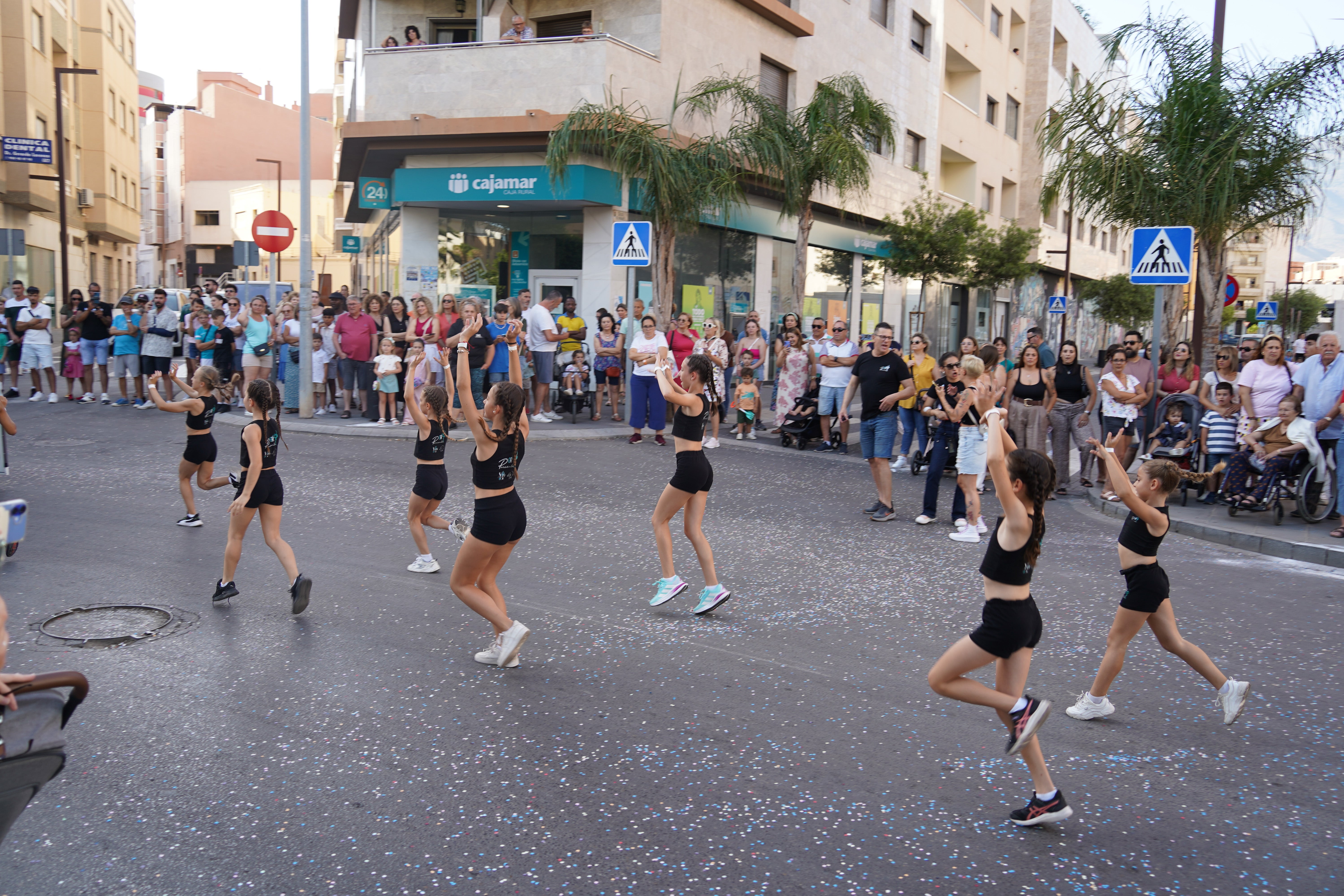 Animales divertidos y dibujos animados por la Batalla de Flores de San Isidro, en imágenes