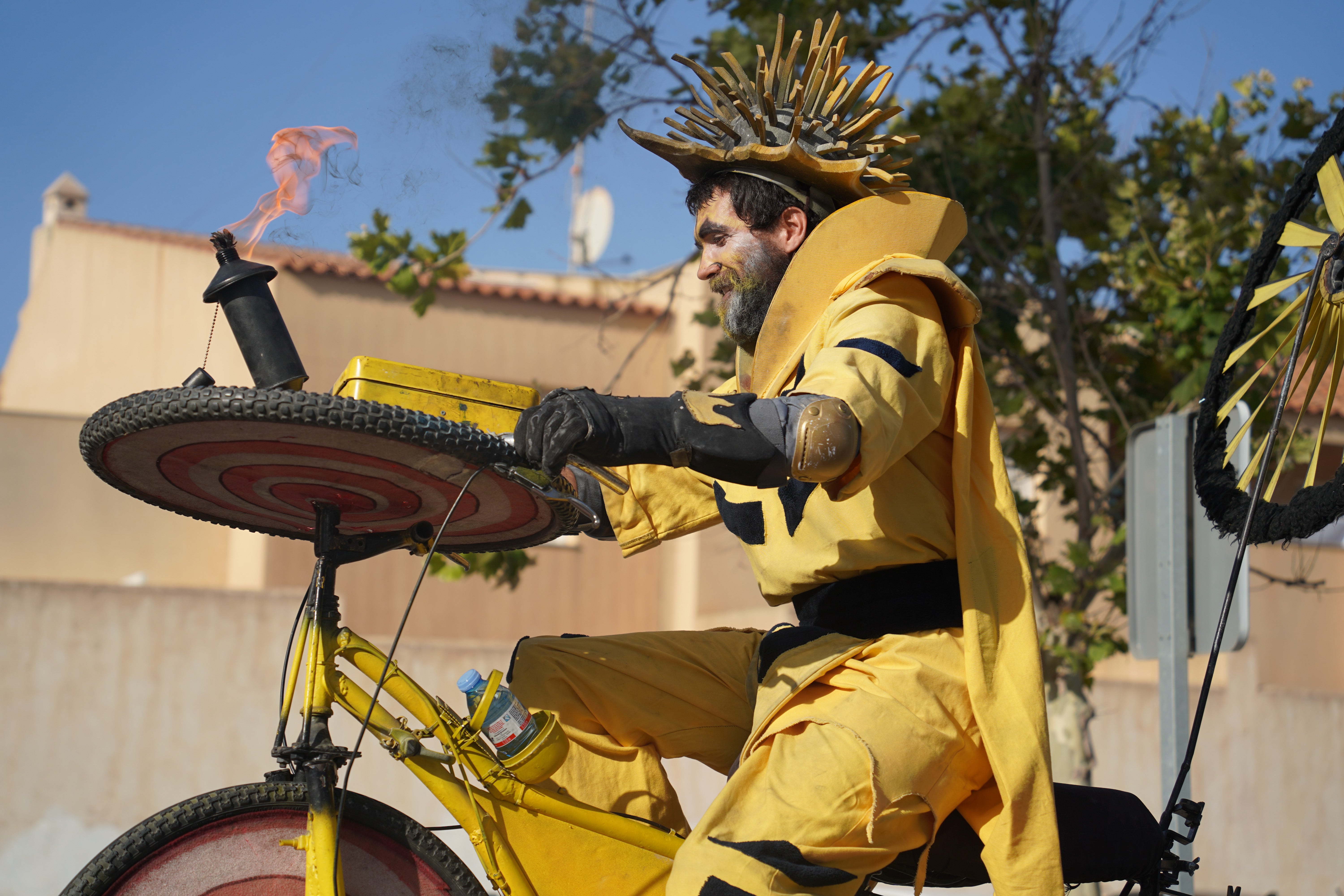 Animales divertidos y dibujos animados por la Batalla de Flores de San Isidro, en imágenes