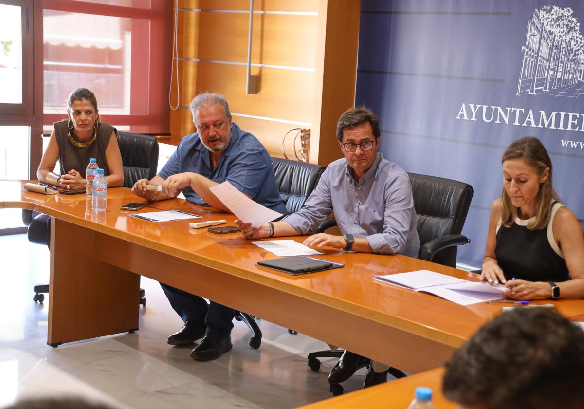 La Junta de Gobierno se celebró en el Ayuntamiento de El Ejido.