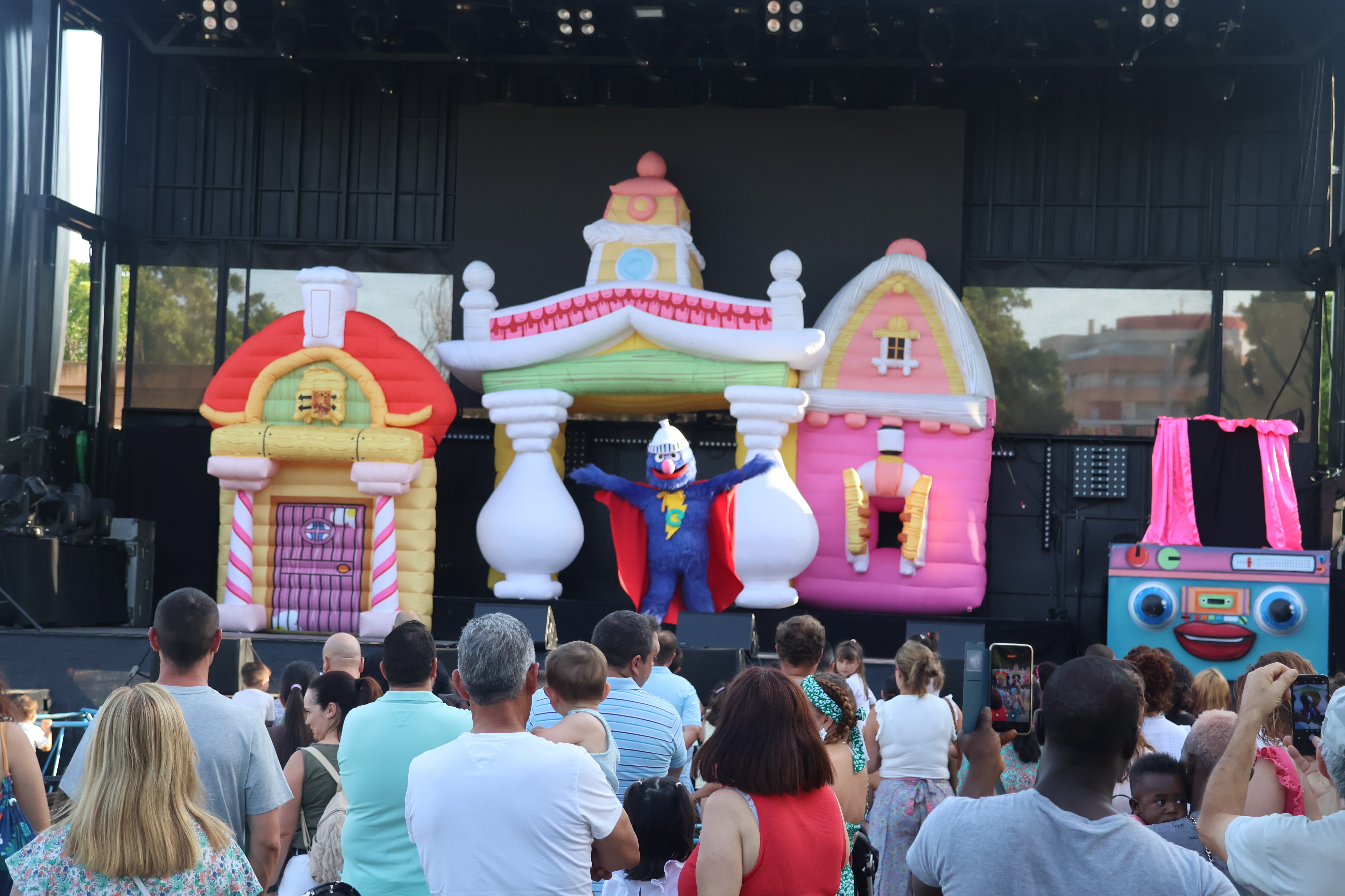 Los míticos personajes de Barrio Sésamo hacen parada en El Ejido por San Isidro