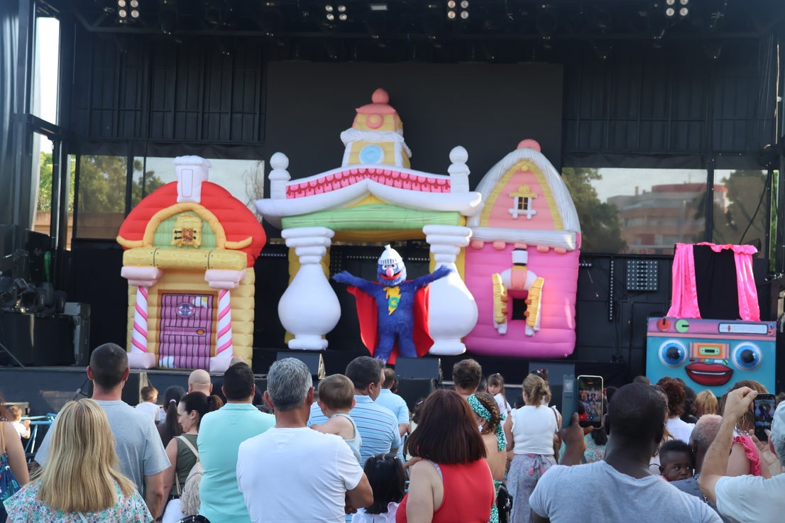 Los míticos personajes de Barrio Sésamo hacen parada en El Ejido por San Isidro