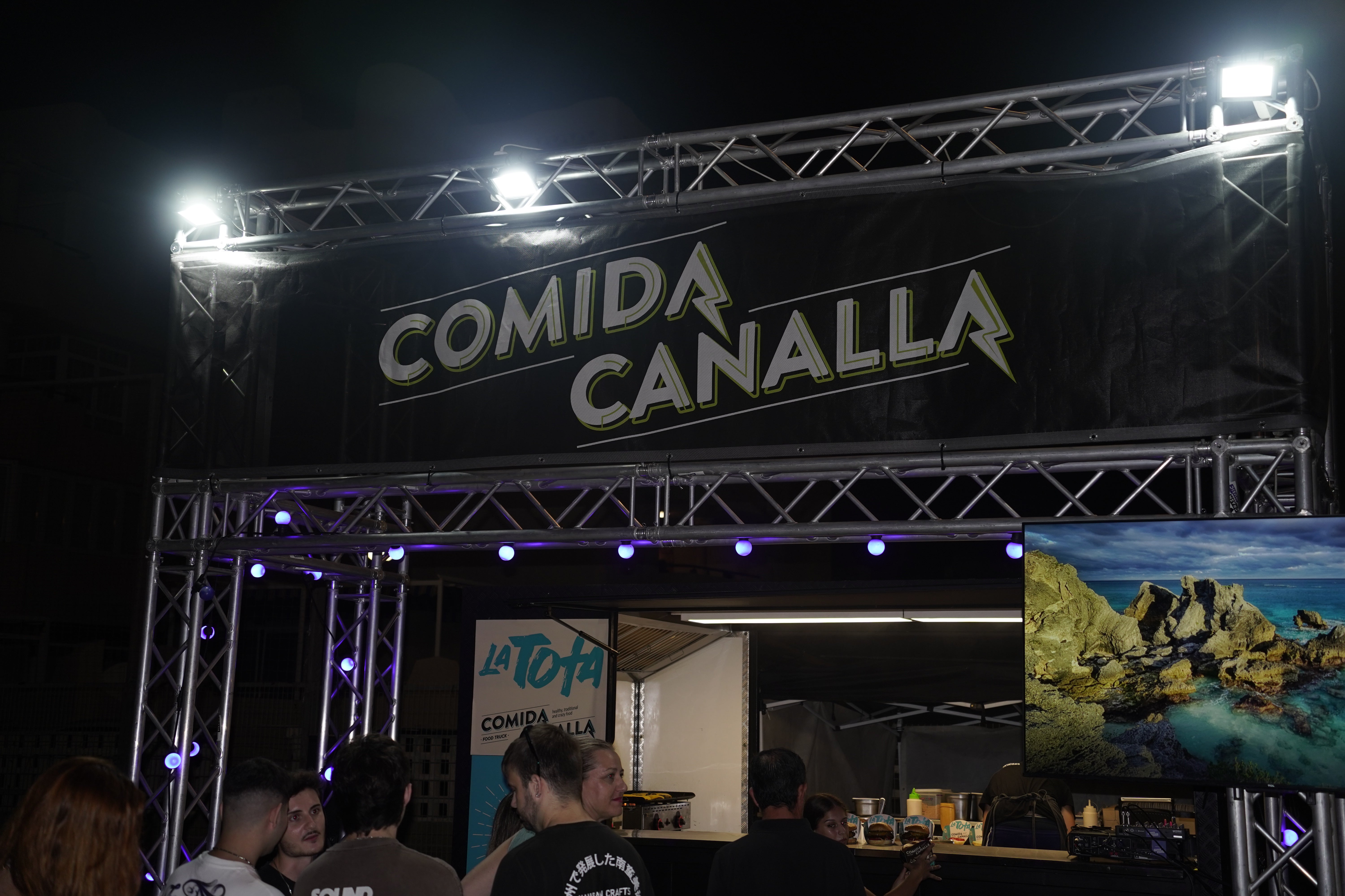 Los mejores foodtrucks de hamburguesas llevan en el Campo de Rugby de Almerimar