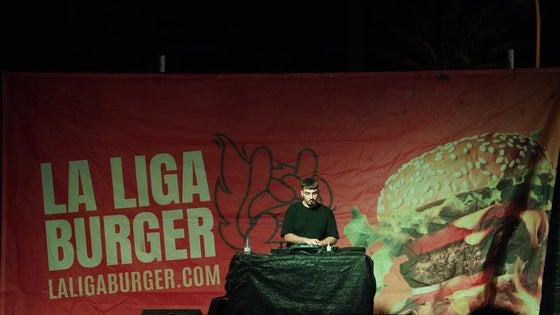 Los mejores foodtrucks de hamburguesas llevan en el Campo de Rugby de Almerimar