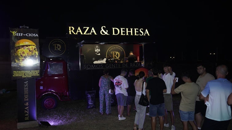 Almerimar se convierte en el centro de las hamburguesas por la Liga Burguer
