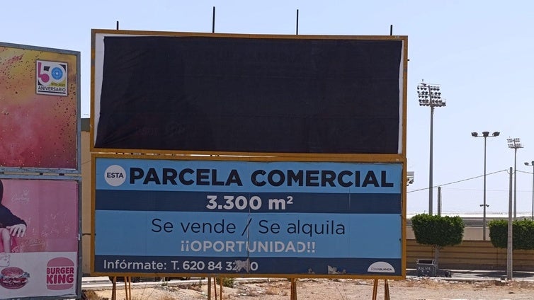 IU lleva el cartel de Vox en El Ejido a la Fiscalía: «No se trata de una crítica política legítima»