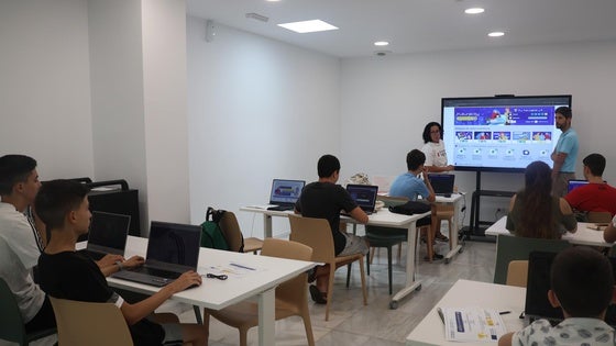 Jóvenes potencian su talento con un Campamento Digital