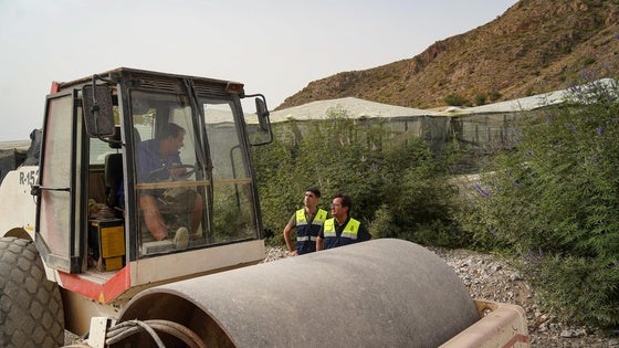 El Ejido refuerza los trabajos de desbroce para garantizar la seguridad al Cristo de la Luz